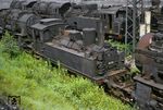 In einer illusteren Schrottsammlung in Zwickau stand auch die ehemals sächs. V T Nr. 1664, die die Reichsbahn als 89 259 einsortierte. Ausgemustert wurde sie offiziell am 24.08.1967 beim Bw Zwickau. (06.1967) <i>Foto: Robin Fell</i>