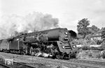 01 514 vom Bw Berlin Ostbahnhof mit dem D 105 "aus dem Westen" in Berlin-Wannsee. Hinter der Lok läuft der Postwagen Köln - Berlin. (1965) <i>Foto: Horst Deckert</i>