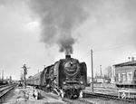 Mit ordentlich Sand unter den Rädern beschleunigt 01 2066 (Bw Dresden) den D 1275 aus Elsterwerda. (15.04.1976) <i>Foto: Joachim Schmidt</i>