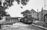 Als Neuzugang trifft ein Lokzug im RAW Stendal ein, in dem sich 44 0351 vom Bw Güstrow, 50 4030 aus Güstrow und 52 8150 vom Bw Haldensleben befinden. (30.08.1976) <i>Foto: Joachim Schmidt</i>