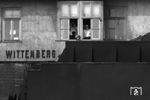 Ein Ausschnitt aus dem vorherigen Bild zeigt, dass nichts unbeobachtet blieb - eine Folge der ständigen Angst des großen Bruders (SU) vor Spionage, die über die Jahre auch viele Bereiche des kleinen Bruders (DDR) erfasste. (15.05.1977) <i>Foto: Joachim Schmidt</i>
