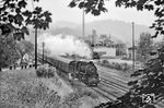Schnellzug im Güterzugtempo von 65 km/h: Die planmäßige Bespannung des D 561 aus Berlin sah zwischen Zwickau und Aue noch 1976 eine pr. G 12 des Bw Aue vor, hier ist es 58 1111 in Fährbrücke nahe Wiesenburg. (31.08.1976) <i>Foto: Joachim Schmidt</i>