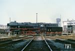 23 1001 wendet auf der Drehscheibe in ihrer Heimatdienststelle Bw Leipzig Hbf Süd. Am 24.11.1960 wurde sie vom Bw Rostock übernommen und am 18.09.1970 an das Bw Falkenberg (Elster) abgegeben.  (06.1967) <i>Foto: Robin Fell</i>