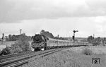 03 0080 mit D 814 nach Stralsund bei Neubrandenburg. (07.1976) <i>Foto: Burkhard Wollny</i>