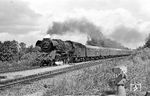 03 0085 brettert mit D 510 nach Stralsund durch Wilmersdorf, nördlich von Angermünde. (07.1976) <i>Foto: Burkhard Wollny</i>