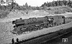 03 0088 war seit Juni 1954 beim Bw Stralsund stationiert und beschloss dort auch ihre aktive Zeit im Frühjahr 1978. Hier rollt sie bei Gramzow ihrem nächsten Halt in Fürstenberg/Havel entgegen. (07.1976) <i>Foto: Burkhard Wollny</i>