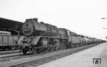 50 0034 vom Bw Angermünde im Bahnhof Pasewalk. Die ehemalige 50 3615 wurde 1966 auf Ölhauptfeuerung umgebaut und fortan als 50 5034, ab 1970 EDV-gerecht als 50 0034-4 bezeichnet. Ursprünglich war sie im März 1942 als 50 2608 in Dienst gestellt worden (siehe Bild-Nr. 75426).  (07.1976) <i>Foto: Burkhard Wollny</i>