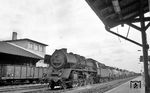 50 0034 fährt im Bahnhof Pasewalk weiter. (07.1976) <i>Foto: Burkhard Wollny</i>