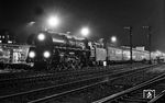 Nur freitags verkehrte die Rückleistung des Autoreisezuges D 1101 nach München Ost, der im Sommerfahrplan 1976 mit einer Saalfelder 01.5 bespannt war. Im Bahnhof Berlin-Wannsee steht gegen 21.40 Uhr 01 0533 für die Fahrt bis Probstzella bereit.  (07.1979) <i>Foto: Burkhard Wollny</i>