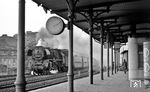 03 2186 fährt vor dem aus Doppelstockwagen gebildeten D 565 nach Leipzig durch Berlin-Rummelsburg. (07.1976) <i>Foto: Burkhard Wollny</i>