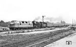 Pech für den Fotografen: DR 118 326 vom Bw Berlin Ostbahnhof leistet der Stralsunder 03 0089 Vorspann vor D 613, aufgenommen in Berlin-Friedrichsfelde Ost. (07.1976) <i>Foto: Burkhard Wollny</i>