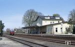 Preetz ist eine Kleinstadt südöstlich von Kiel im Kreis Plön an der Bahnstrecke Kiel – Ascheberg. Preetz erhielt 1864 einen Bahnhof für Personen- und Güterverkehr. Der Güterverkehr wurde 1990 eingestellt. Im Jahr 2013 wurde der Bahnhof von der Deutschen Bahn an einen Investor verkauft. Im Mai 2013 begannen die ersten Renovierungsarbeiten, welche 2014 abgeschlossen wurden. Nach wie vor steht im Bahnhof Preetz ein DB-Reisezentrum und eine Warteraum zur Verfügung, welche von der Deutsche Bahn AG betrieben werden.  (05.1980) <i>Foto: Benno Wiesmüller</i>