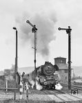 Immer wieder freitags: Die Leipziger 03 2126 fährt mit dem D 505 aus Berlin nach einem Kreuzungshalt aus Orlamünde.  (24.02.1978) <i>Foto: Joachim Schmidt</i>