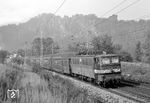DR 242 200 mit P 8743 in der Sächsischen Schweiz bei Rathen. (22.10.1976) <i>Foto: Hans-Joachim Simon (Archiv Ludger Kenning)</i>