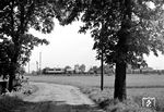 DR 242 262 (Bw Halle P) mit einem Güterzug nach Halle am Bk. Cabetz bei Wittenberg. (26.05.1979) <i>Foto: Hans-Joachim Simon (Archiv Ludger Kenning)</i>