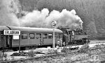 86 1621 fährt in Erlabrunn ein und wird tatsächlich von drei Fahrgästen erwartet, die die restlichen 4 km bis Johanngeorgenstadt noch mit dem Zug zurücklegen möchten. (07.1976) <i>Foto: Burkhard Wollny</i>