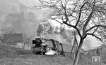 65 1011 beschleunigt den P 8042 nach Arnstadt aus Rottenbach. (03.1976) <i>Foto: Burkhard Wollny</i>