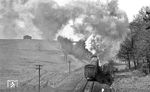 65 1011 mit P 8042 nach Arnstadt am Singener Berg. (03.1976) <i>Foto: Burkhard Wollny</i>