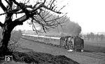 Und nun das Ergebnis der Kameraorgie: Bild 1 der 01 2118 mit 135 mm Tele bei Großenhain. (04.1976) <i>Foto: Burkhard Wollny</i>