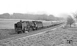 Die gleiche Situation wie im Bild zuvor: 01 2114 mit dem "Pannonia-Express" bei Weinböhla auf dem Weg nach Berlin. (04.1976) <i>Foto: Burkhard Wollny</i>