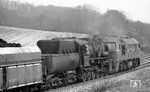 DR 120 373 (Bw Dresden) und 52 8036 des Bw Kamenz rollen vor dem Braunkohle-Ganzzug Gdg 52317 ins Elbtal bei Weinböhla. (04.1976) <i>Foto: Burkhard Wollny</i>