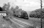 50 1042 räuchert mit einem Dg von Zwickau nach Aue durch Wiesenburg. (03.10.1974) <i>Foto: Joachim Schmidt</i>