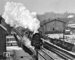 Mit Volldampf geht's für 03 2095 mit P 3807 aus Dresden bei knackigen Minustemperaturen durch die Lausitz bei Arnsdorf.  (20.02.1978) <i>Foto: Joachim Schmidt</i>