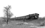 01 0533 mit P 4005 nach Saalfeld bei Jena. (04.1976) <i>Foto: Burkhard Wollny</i>