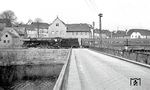 01 0533 mit dem P 4005 nach Saalfeld in Rothenstein.  (04.1976) <i>Foto: Burkhard Wollny</i>
