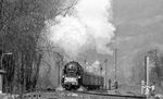 Einzige Planleistung der Baureihe 65.10 auf der Saalebahn war der P 5018 nach Jena, den hier 65 1053 in Uhlstädt am Haken hat. (04.1976) <i>Foto: Burkhard Wollny</i>