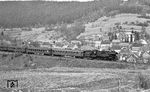 65 1073 mit dem teilweise aus alten Reichsbahnwagen gebildeten P 8039 aus Arnstadt bei Milbitz. (04.1976) <i>Foto: Burkhard Wollny</i>