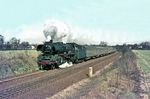 Das Bw Oebisfelde bespannte im Jahr 1975 drei Eilzugpaare zwischen Berlin und Stendal mit 03. Zu diesen gehörte der hier fotografierte E 544 nach Stendal mit 03 2256 bei Berlin-Altglienicke. Im Winterfahrplan 1974/75 hatte der Zug zwischen Wustermark und Rathenow eine Reisegeschwindigkeit von 101,0 km/h und zählte somit zu den schnellsten DR-Zügen.  (22.03.1975) <i>Foto: Wolfgang Bügel</i>