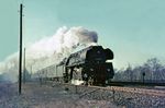 01 1512 (Bw Berlin-Ostbf) rauscht mit D 925 nach Dresden durch die Wulheide bei Berlin-Karlshorst.  (22.03.1975) <i>Foto: Wolfgang Bügel</i>