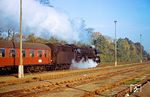 03 0077 ballert mit D 270 "MERIDIAN" durch Altentreptow. Hinter der Lok hier gut sichtbar der schwedische Wagen von Typ AB8KE, gebaut von Westwaggon, der etwas kürzer (23500 statt 26400 mm) war, dafür etwas breiter als deutsche Wagen. (12.10.1977) <i>Foto: Dr. Uwe Knoblauch</i>