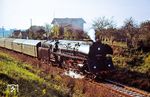 01 0530 (Bw Pasewalk) mit P 7293 nach Pasewalk an der ehemaligen Blockstelle Küssow bei Neubrandenburg. (12.10.1977) <i>Foto: Dr. Uwe Knoblauch</i>