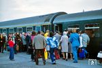 Reisendenandrang im Bahnhof Berlin-Schöneweide. (17.09.1977) <i>Foto: Dr. Uwe Knoblauch</i>