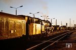Die Stralsunder 03 0020 (03 1020) glänzt vor dem D 616 aus Berlin-Lichtenberg in der Abendsonne, mit dem sie in Neubrandenburg angekommen ist. (10.07.1977) <i>Foto: Dr. Uwe Knoblauch</i>