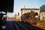41 1314 war seit 1973 in Neubrandenburg stationiert und wurde dort auch am 28.07.1979 abgestellt (Ausmusterung am 01.09.1980). Um 19.00 Uhr rollt sie hier durch ihren Heimatbahnhof. (10.07.1977) <i>Foto: Dr. Uwe Knoblauch</i>