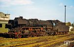 Klassische Porträtaufnahme der 41 1303, die in Neubrandenburg gerade aus dem Bw fährt. (12.10.1977) <i>Foto: Dr. Uwe Knoblauch</i>