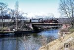 01 0505 (Bw Wittenberge) überquert mit D 337 aus Hamburg den Teltowkanal in Berlin-Kohlhasenbrück.  (1975) <i>Foto: Karsten Risch</i>