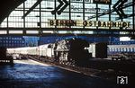 Eine Pasewalker 01.5 stellt einen Lr in Berlin Ostbahnhof bereit. (25.07.1976) <i>Foto: Dr. Uwe Knoblauch</i>