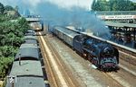 01 2207 (Bw Dresden) beschleunigt den D 673 nach Dresden durch Berlin Ostkreuz. (25.07.1976) <i>Foto: Dr. Uwe Knoblauch</i>