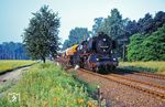50 0033 (Bw Angermünde) mit einem Getreidezug in Richtung Eberswalde zwischen Rüdnitz und Biesenthal kurz vor dem BÜ der Landstraße von Rüdnitz nach Danewitz. (25.06.1977) <i>Foto: Dr. Uwe Knoblauch</i>
