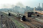 03 0058 holt den Leerreisezug des D 514 (Bln-Lichtenberg - Stralsund) aus dem Wriezener Bahnhof an der Warschauer Straße in Berlin ab. (1978) <i>Foto: Hans Hilger</i>