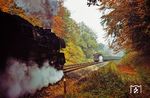 Glück (oder Pech - je nach Sichtweise) für den Fotografen als beim Erscheinen des D 513 mit 03 0077 bei Wilmersdorf (nördlich von Angermünde) aus der Gegenrichtung 50 0014 ins Bild fuhr. (13.10.1977) <i>Foto: Dr. Uwe Knoblauch</i>