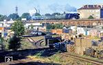 Durch die Hinterhöfe des einstigen traditionsreichen Berlin Lehrter Güterbahnhofs fährt 03 0089 mit D 1316 "Berlinaren" (Berlin Zoo - Malmö C). Heute steht hier das Ministerium des Innern, für Bau und Heimat. (07.1976) <i>Foto: Karsten Risch</i>