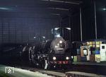 Kurz vor Mitternacht trifft 03 0090 mit dem D 1317 "Berlinaren" in Berlin Zoologischer-Garten ein. (1976) <i>Foto: Karsten Risch</i>
