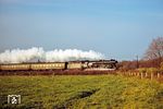 An einem klaren Herbstmorgen des Jahres 1977 ist 03 0085 mit D 610 bei Neddemin unterwegs. (16.10.1977) <i>Foto: Dr. Uwe Knoblauch</i>