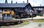 52 6706 (WLF, Wien-Floridsdorf, Baujahr 1943) in ihrem Heimat-Bw Neubrandenburg. Trotz des äußeren schlechten Zustands war sie noch zwei Jahre bis April 1979 im Einsatz. (10.07.1977) <i>Foto: Dr. Uwe Knoblauch</i>