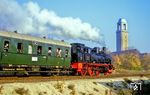74 1230 vor dem Rathausturm in Berlin-Spandau. (11.1984) <i>Foto: Karsten Risch</i>